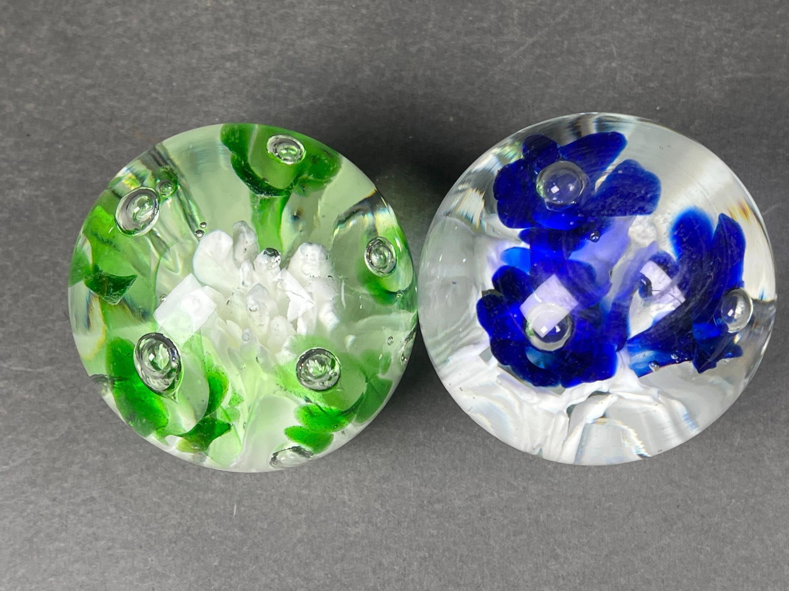 A group of St. Clair Studio Art Glass Paperweights and Figurines, Signed Jim Davis and Jim Hopper - 6