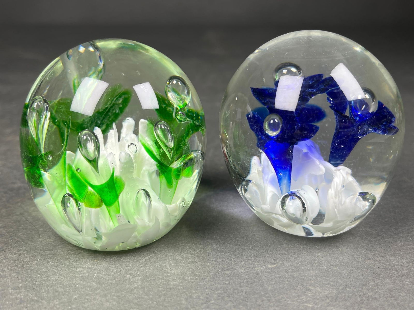 A group of St. Clair Studio Art Glass Paperweights and Figurines, Signed Jim Davis and Jim Hopper - 7