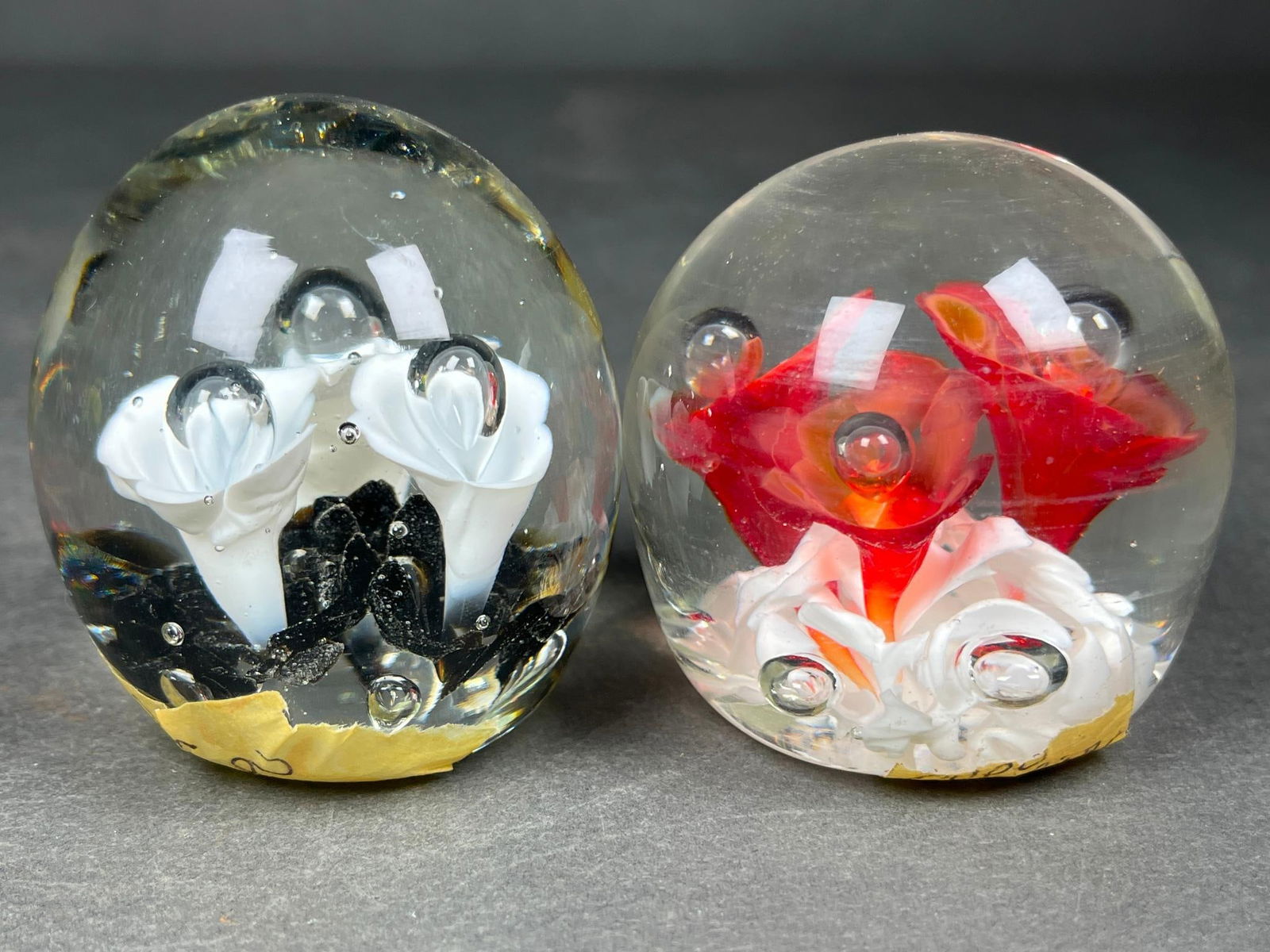 A group of St. Clair Studio Art Glass Paperweights and Figurines, Signed Jim Davis and Jim Hopper - 9