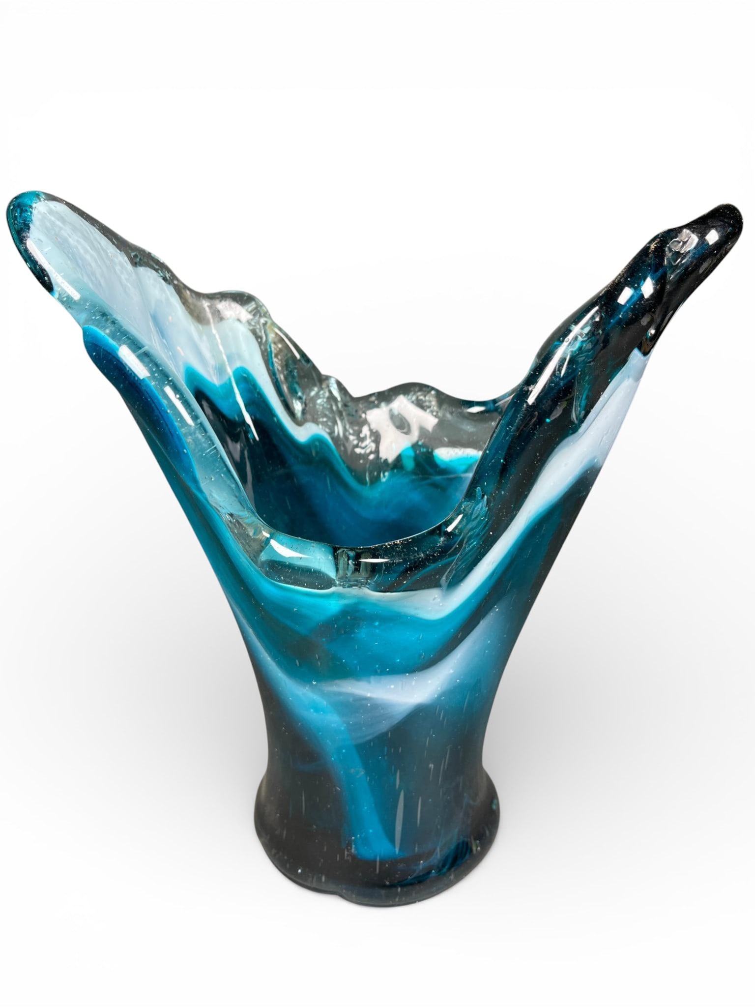 Vintage Italian Murano Style Mid-Century Modern Art Glass Vase in Blue and White: A hand-blown art glass vase executed in the Mid-Century Modern style, consistent with Italian or Murano production techniques. The vessel features a heavy, conical body that flares dramatically into