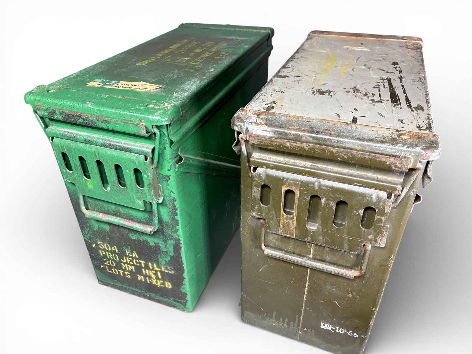 Two US Military Surplus M548 20mm Metal Ammo Cans (1 of 9)