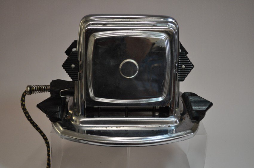 Antique Toaster: Bersted Manufacturing Co.: Model 68. Height: 8.25” Shipping 15. Note: If you are interested in seeing a short video of these toasters from multiple perspectives, please go to YouTube and search: "adrian burns" + "toasters"