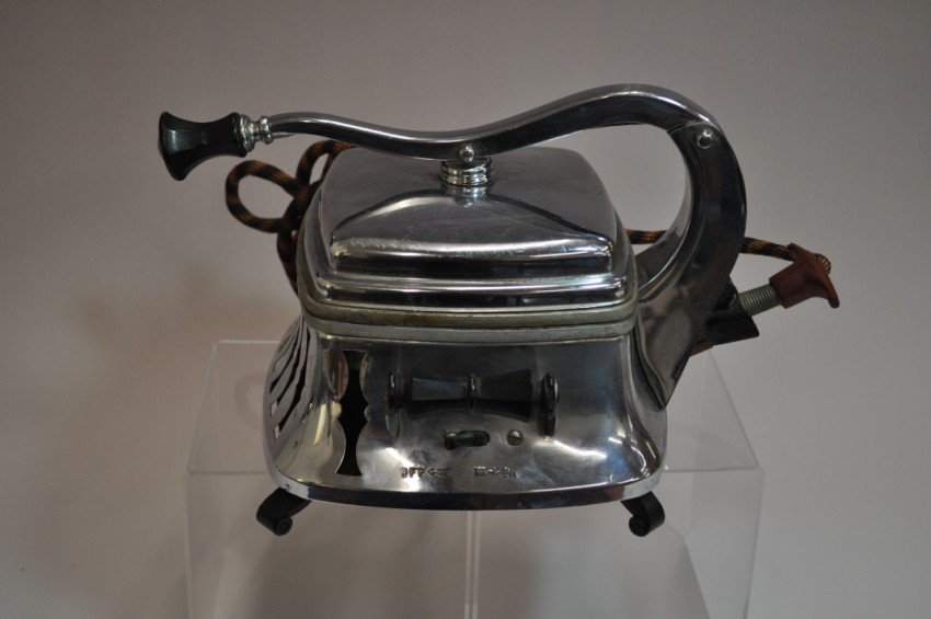 Vintage toaster: Star Rite.: Sandwich toaster model. Pat. 1929. Height: 6 1/4” by 10” wide. Shipping 20. Note: If you are interested in seeing a short video of these toasters from multiple perspectives, please go to YouTube a