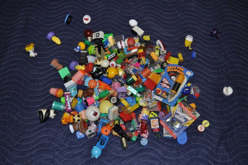 Vintage Toy, Advertising Plastic Pencil Sharpeners: An enormous quantity. Shipping 20.