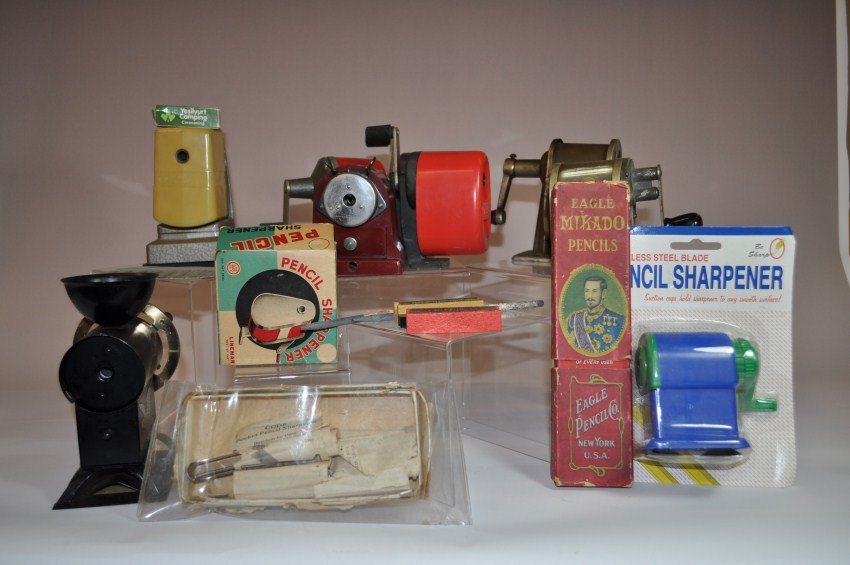 Huge lot of vintage pencil sharpeners.: Bulldogs, Atlas box, Coffee Grinder form, Star, Hunt Vacuumette, small sized Staedtler etc. A great lot. Shipping 20.
