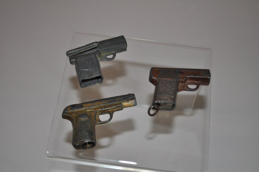 Rare antique figural toy pencil sharpeners – Pistols.: Marked Austria, Japan and Germany. Longest is 1 15/16.” Shipping 8.