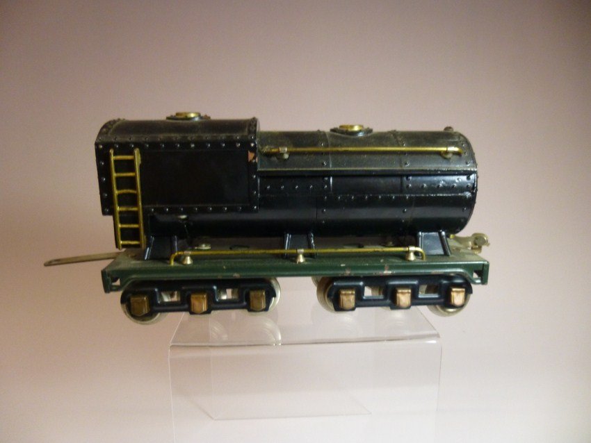 Rare Lionel Lines 12-Wheel Locomotive Model Train Engin: 9.75” long. Shipping 15.
