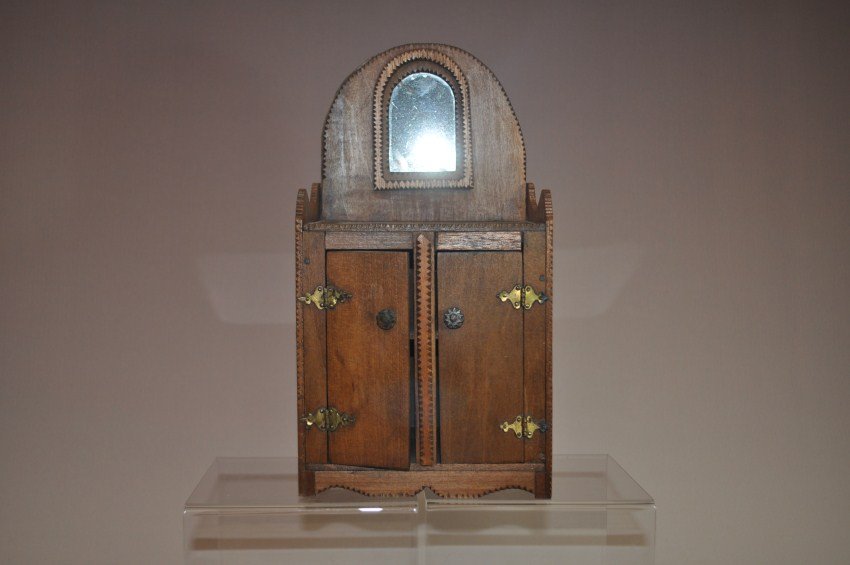 Tramp art folk art carved miniature stand.: In the form of a washstand. 10.5”h x 6”w. Shipping 10.