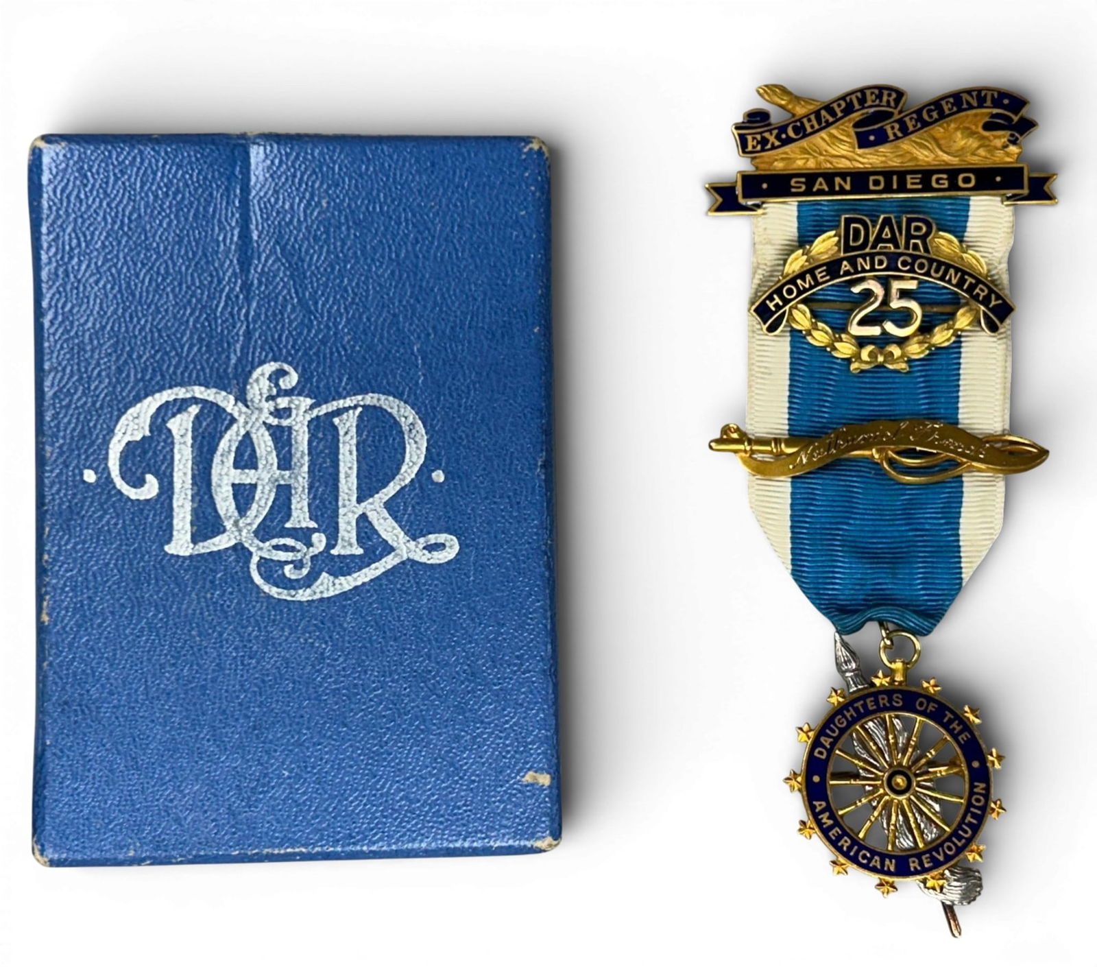Revolutionary War Cased 14K DAR Medal Ex San Diego Chapter Regent & 25 Year Service (1 of 17)