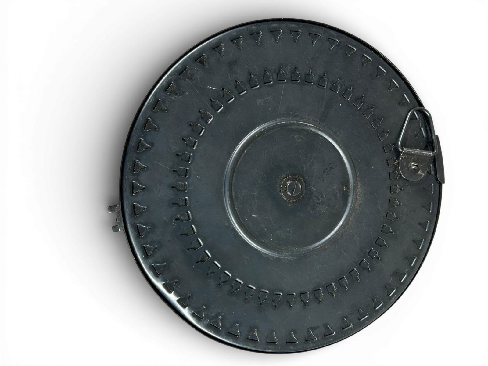 WWII Russian DP-28 DPM Machine Gun Drum Magazine: Russian World War II DP-28 DPM Machine Gun Drum Magazine. Measures 10.5 inches in diameter x 3/4 inches tall. Multi piece blued die struck stamped steel construction. This type of magazine drum was