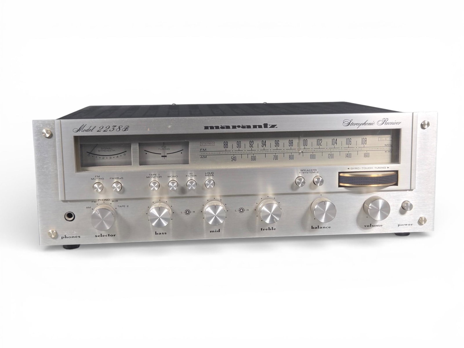 Marantz Model 2238B Stereophonic Receiver and Assorted Cables: This powers up and works. We connected to speakers and it sounded great. The tuner light is burnt out though and will need to be replaced. A Marantz Model 2238B Stereophonic Receiver featuring a