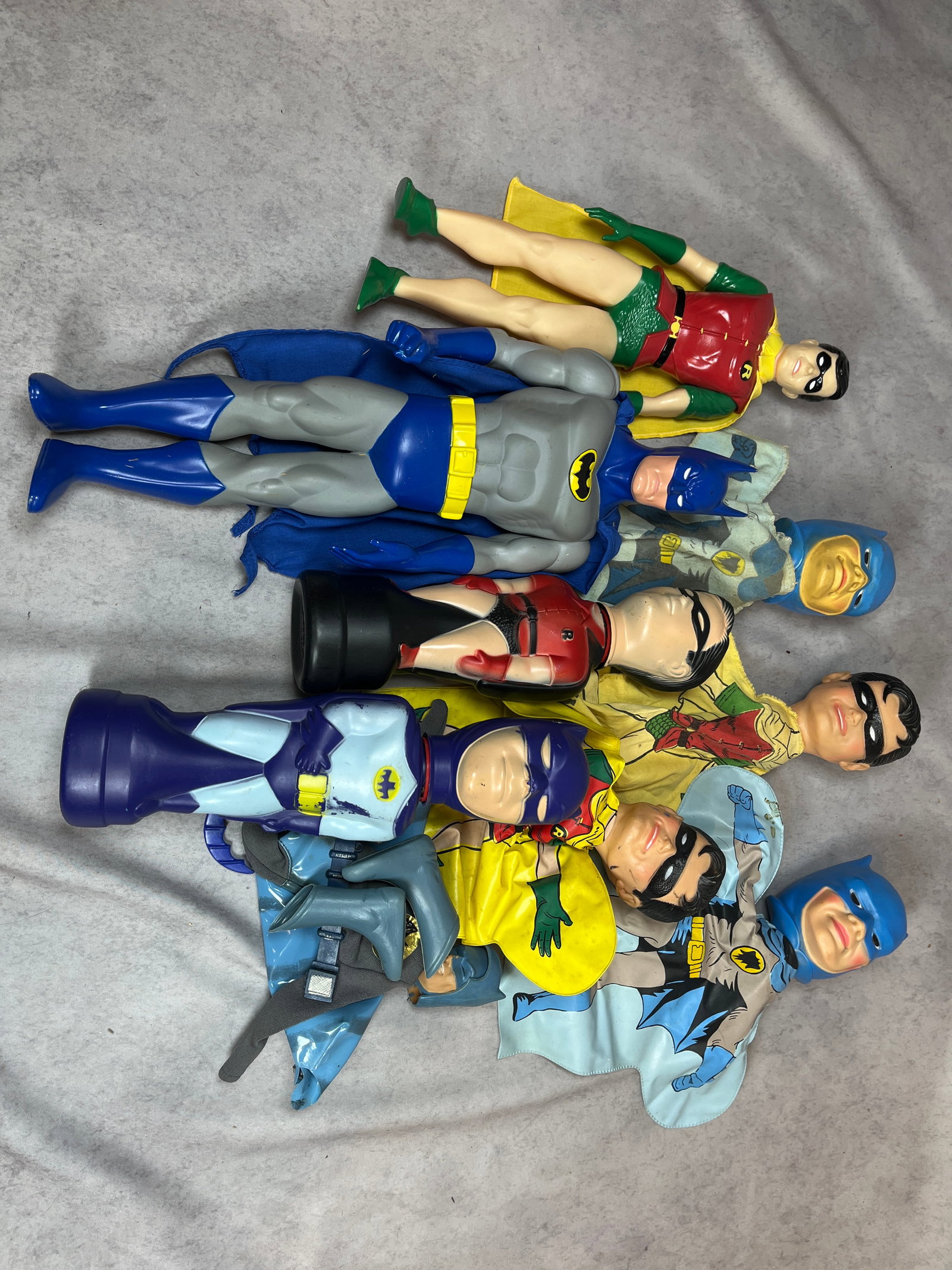 A Group of Vintage Batman and Robin Toys Including Action Figures Soaky Bottles and Puppets (1 of 11)