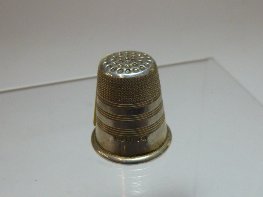 Sterling silver Birmingham Thimble.: Fully Hallmarked for Birmingham. 3.2 grams. Shipping 4.