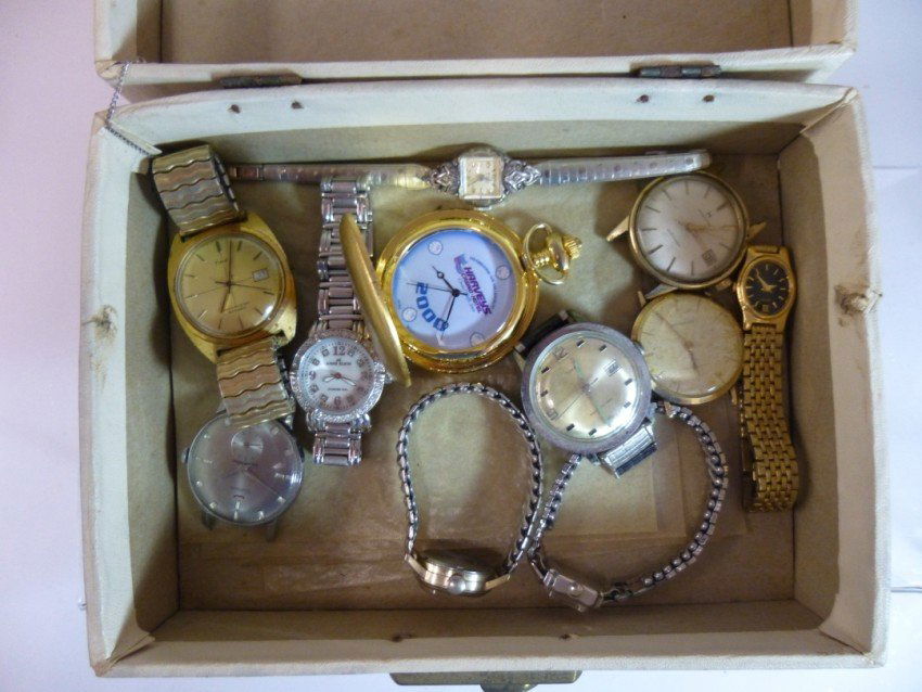 Group lot of vintage watches.: Includes a nice Hamilton and Wittnauer as well as many others. Shipping 10.