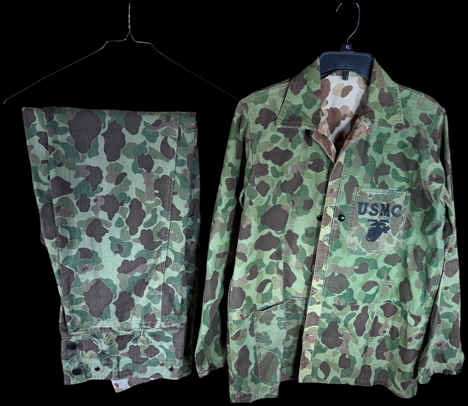A USMC Pattern P1942 Reversible Camouflage Herringbone Twill Utility Uniform Set (1 of 18)