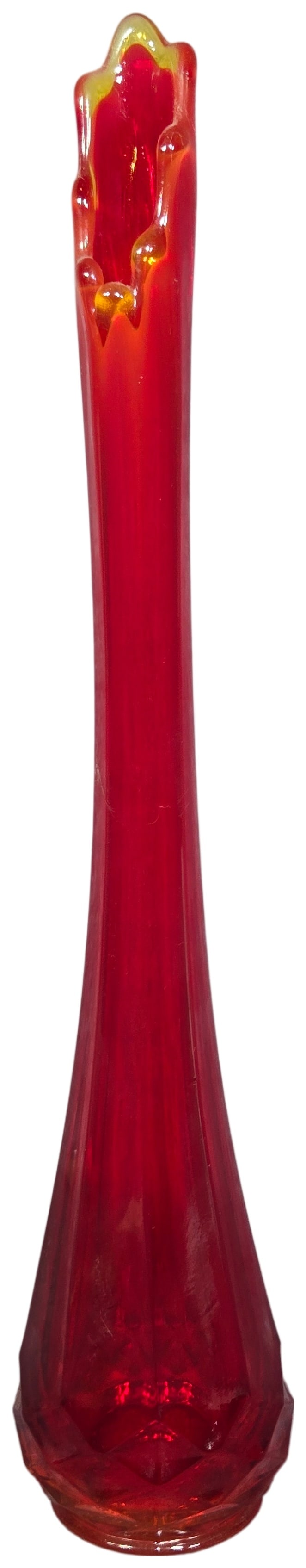 L.E. Smith Dominion Diamond Amberina Swung Glass Vase: This mid-century modern art glass vase was produced by L.E. Smith in the Dominion Diamond pattern. The piece is executed in amberina glass, displaying a vibrant color gradient that transitions from a 