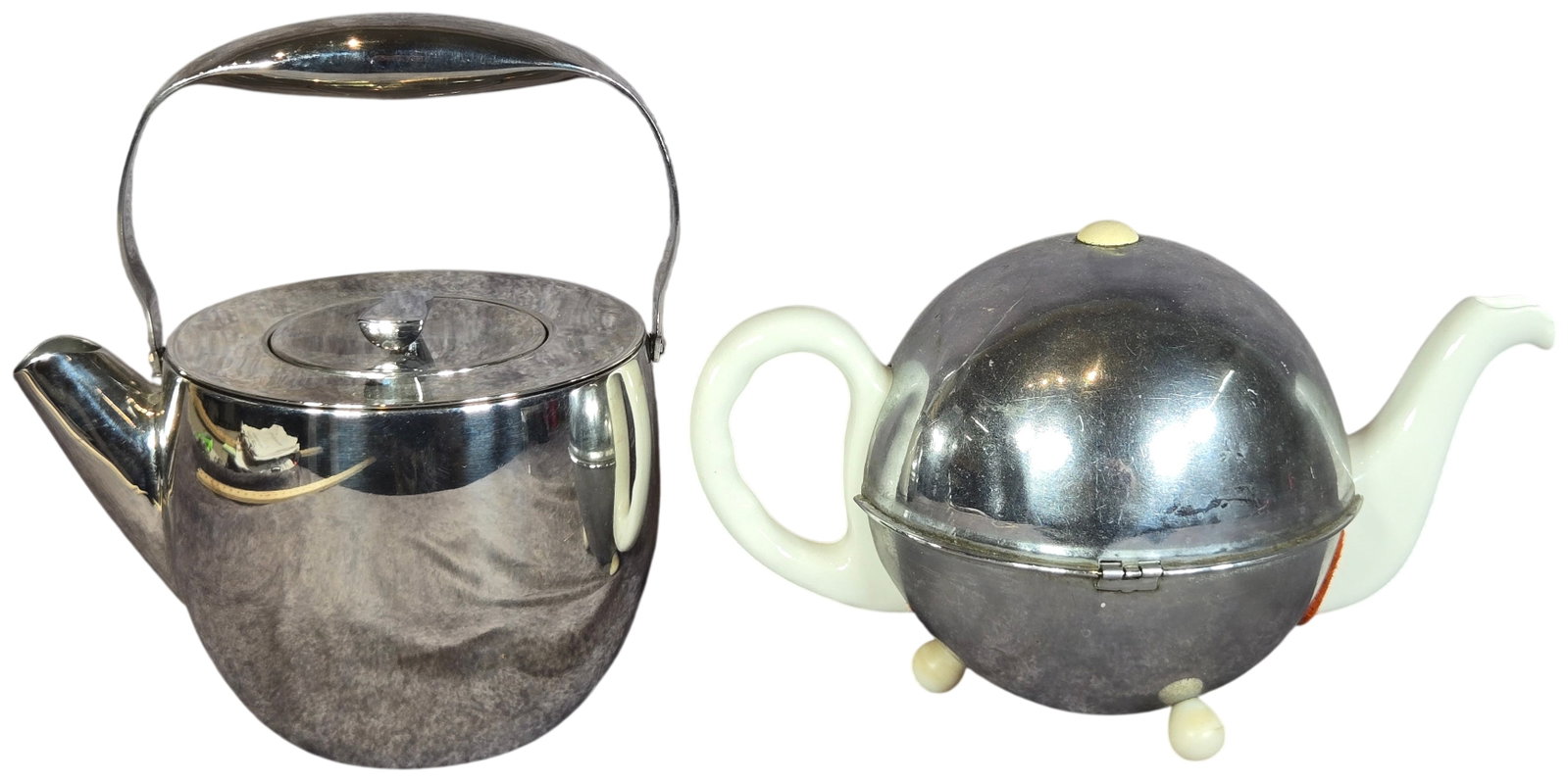 Two Vintage Teapots Including a Carsten Jorgensen for Bodum and an English Stay-Hot Insulated Set: This lot includes two vintage teapots. The first is a modernist polished stainless steel teapot designed by Carsten Jorgensen for Bodum. The vessel features a cylindrical body, a broad flat arched han