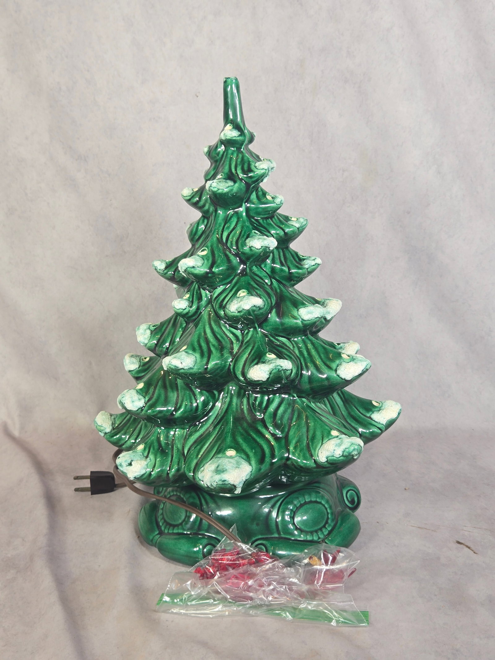 Atlantic Mold Lighted Ceramic Christmas Tree Dated 1974 - 2