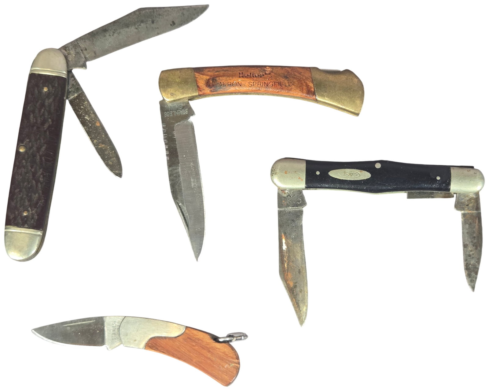 An Assortment of Four Folding Pocket Knives Including Case and Camillus Examples: An assortment of four folding pocket knives of various ages and designs. The collection includes a vintage W.R. Case and Sons Cutlery Co. jack knife, model 2383. This two-blade pocket knife features c