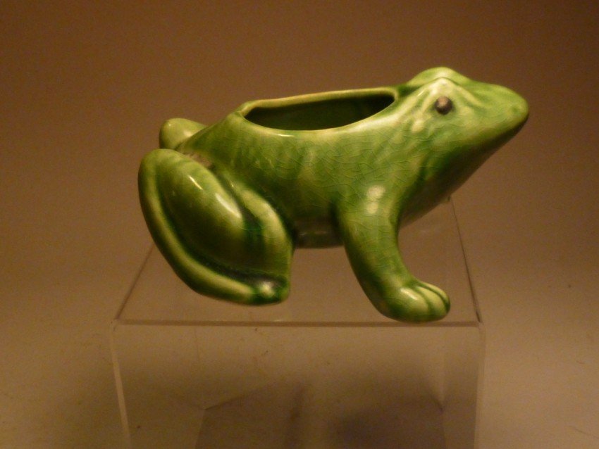 Vintage pottery frog.: Length: 6" Shipping 15.