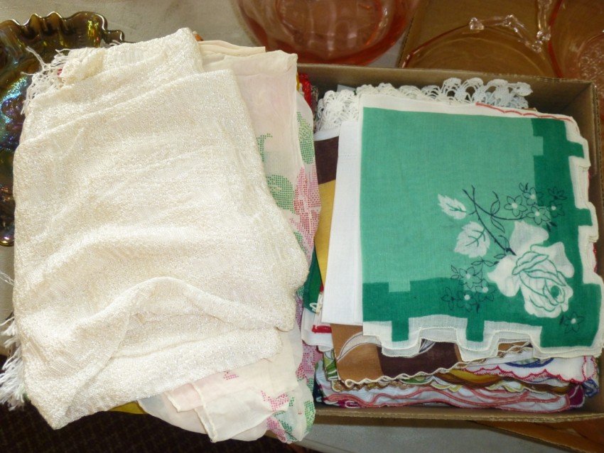 Vintage lot of handkerchiefs.: Shipping 15.