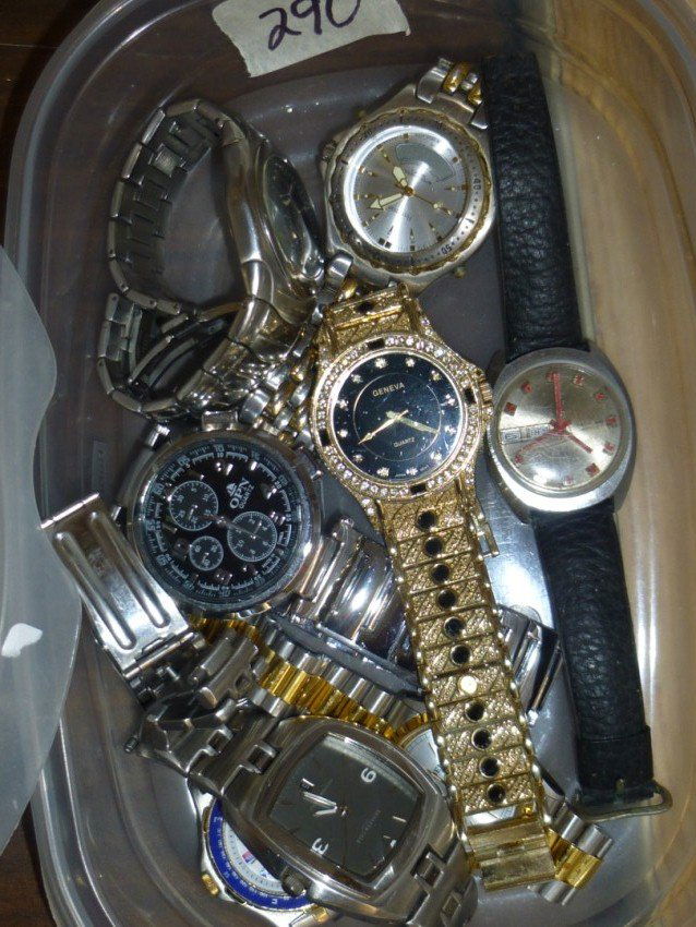 Group of vintage watches.: Includes Gruen, Timex, Geneva, etc. Shipping 12.50