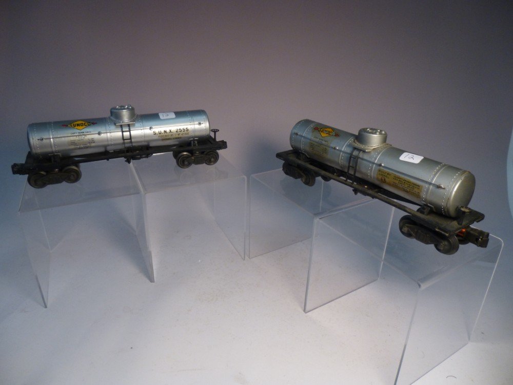 2 Lionel Sunoco Model Railroad tanker car: S.N.U.X 255 And 1 other Sunoco car. O scale. Shipping $20