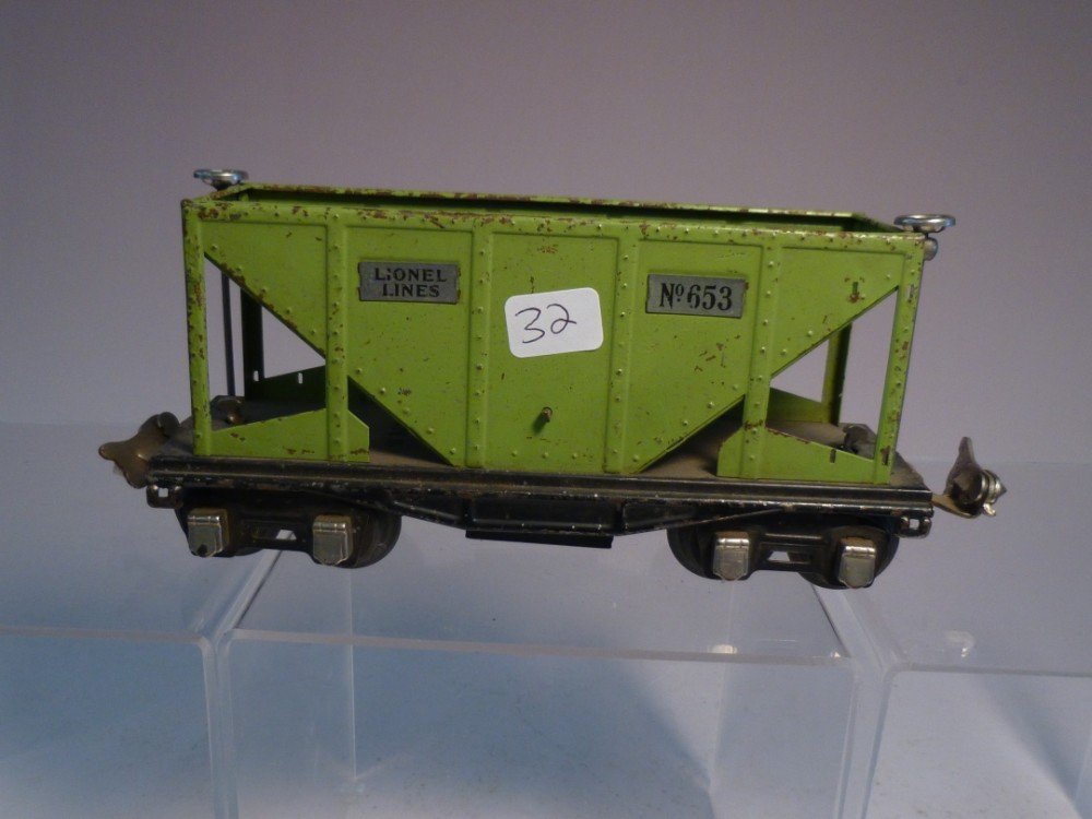 Lionel model railroad car 653: O scale. Shipping $15