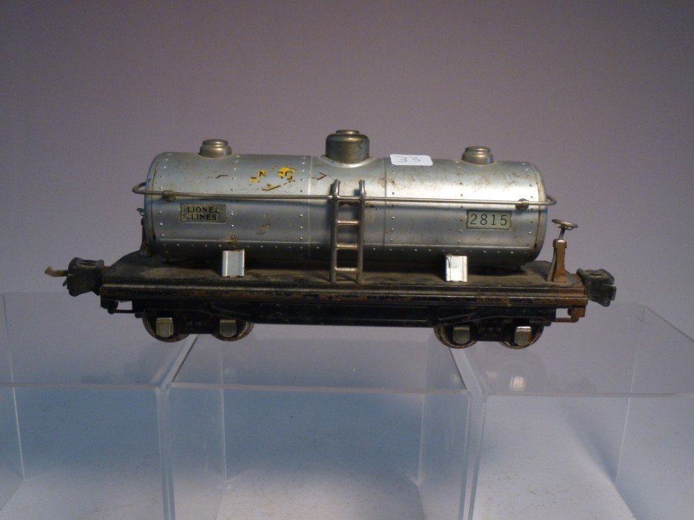 Lionel model railroad tanker car 2815: Sunoco O scale. Shipping $15