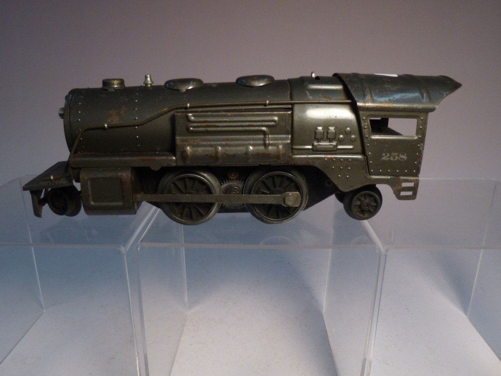 Lionel model railroad engine 258: O scale. Shipping $20