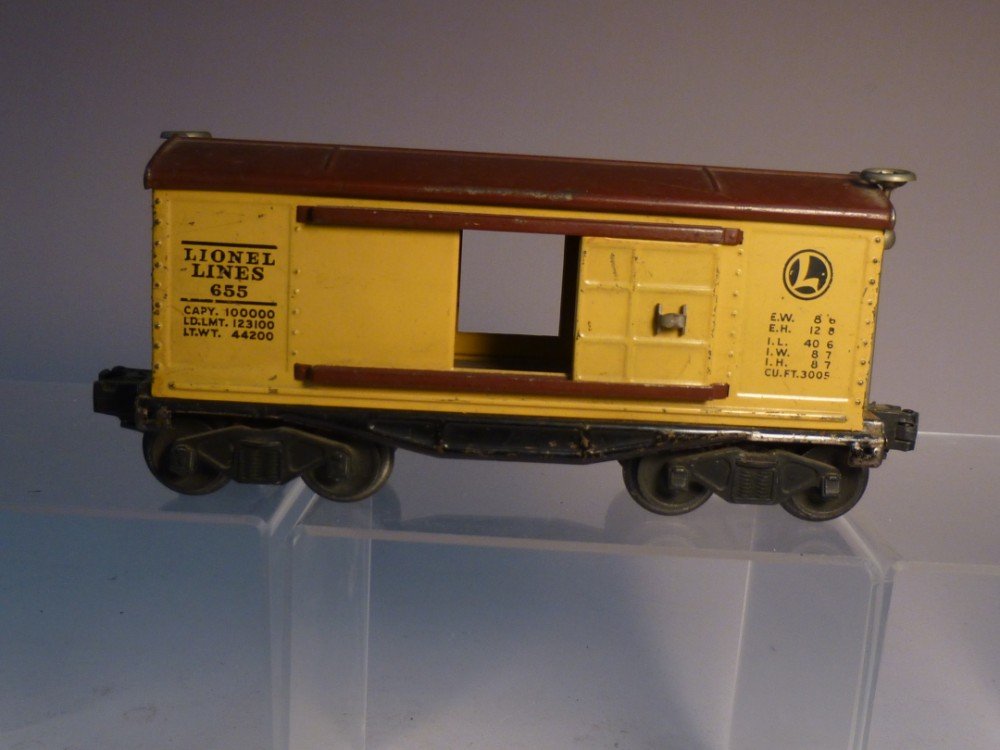 Lionel model railroad car 655: O scale. Shipping $15