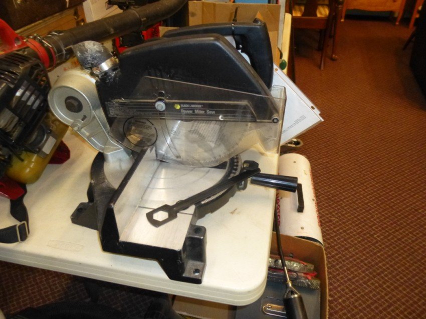Black & Decker Miter Saw: Buyer is responsible for pickup or shipping. We have a local UPS store that will ship anything.