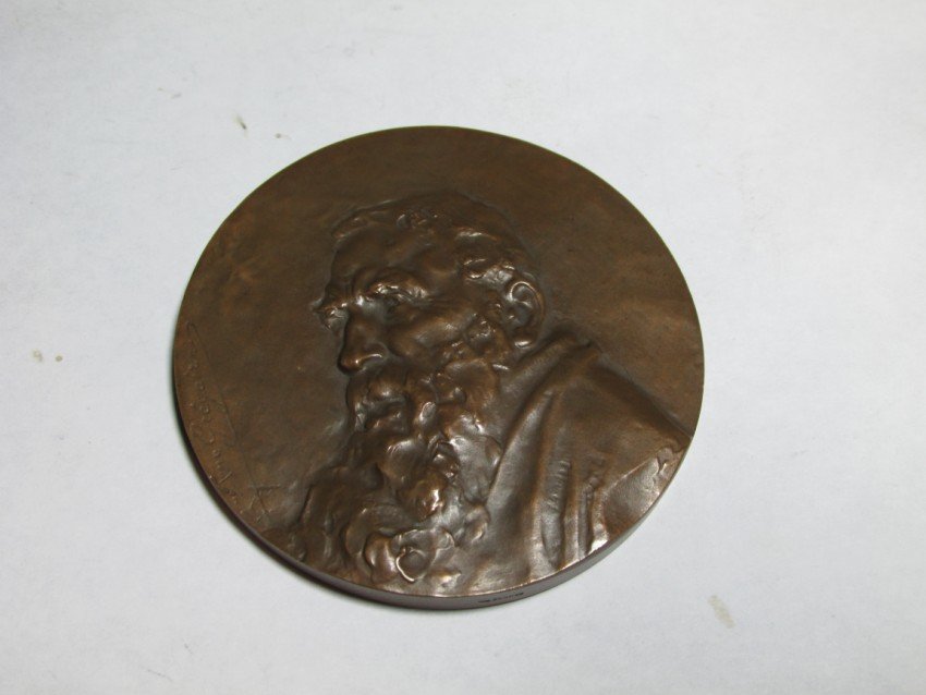 Auguste Rodin Medal Depicting the Bearded Artist: Signed Rene Gregoire. 68 mm across. Shipping 7.50.