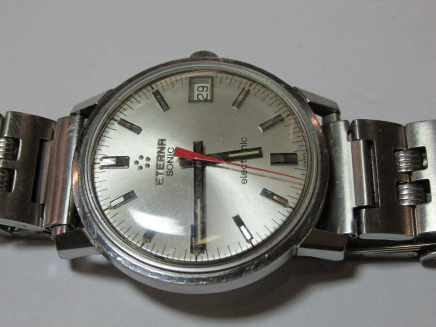 Vintage Eterna Sonic Watch: Unusual. With Date. This watch is untested and at the least will need a battery. Shipping 7.50.