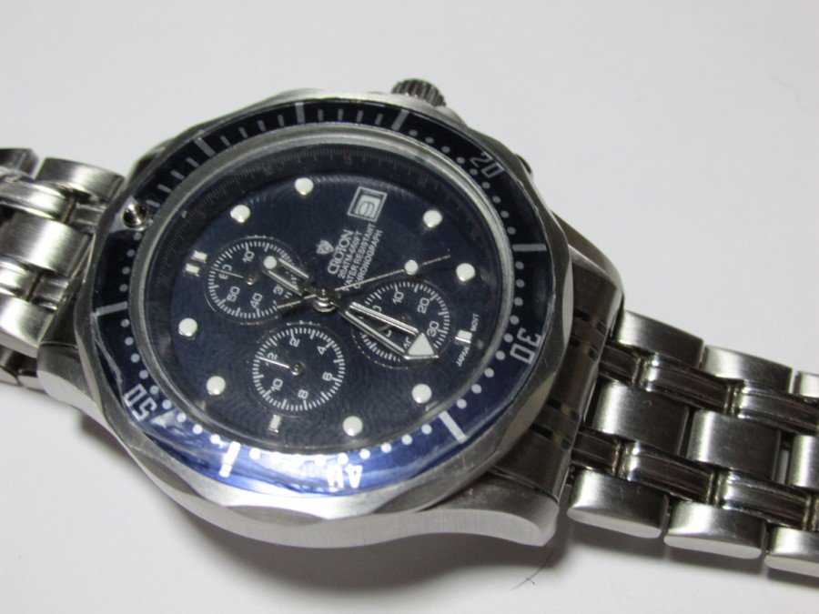 Croton Dive Watch w/Chronograph: 20 ATM water resistant. This watch still has the plastic protecting film on the bezel. Running. Shipping 7.50.