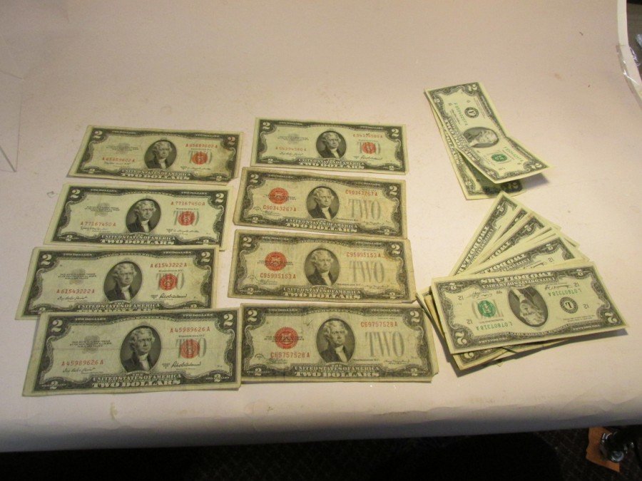 Large lot of $2 bills inc. 1928: Large lot of $2 bills inc. 1928. Sixteen bills from 1976, Three Red Seal 1928 notes, two 1995 notes, five 1953 notes. $52 face value. Shipping 7.50.