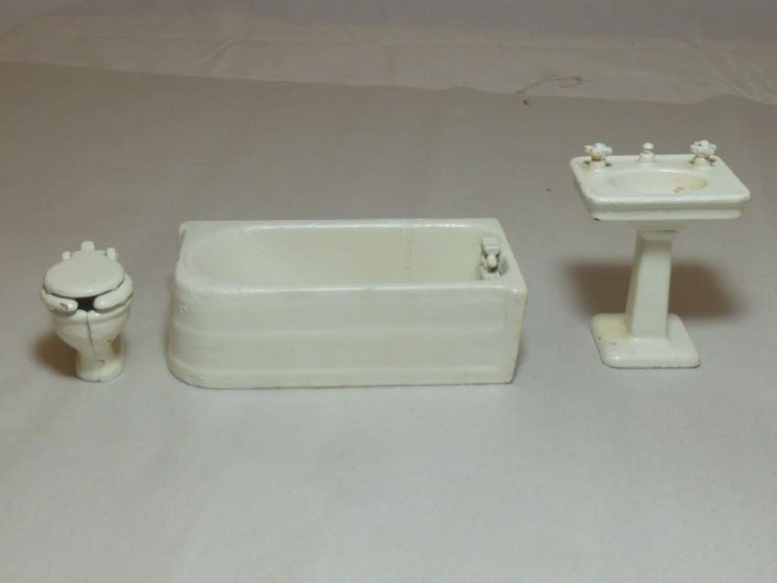 Antique Cast Iron Arcade Dollhouse Bathroom Set: Tub, marked Arcade, Sink and Toilet marked Arcade. Tub length: 6" Shipping 15