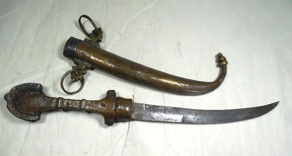 Unusual Antique Inlaid Middle Eastern Knife: See terms and conditions for shipping info.