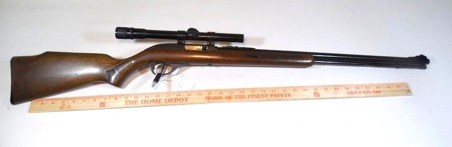 Marlin Glenfield Mod 60 22 Cal Rifle w/Scope: Marlin Glenfield Mod 60 22 Cal Rifle w/Scope