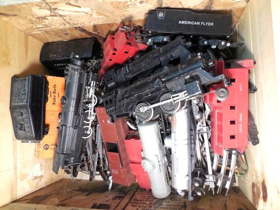 Huge Lot Vintage Lionel etc Model Trains Engines: Huge Lot Vintage Lionel etc Model Trains Engines