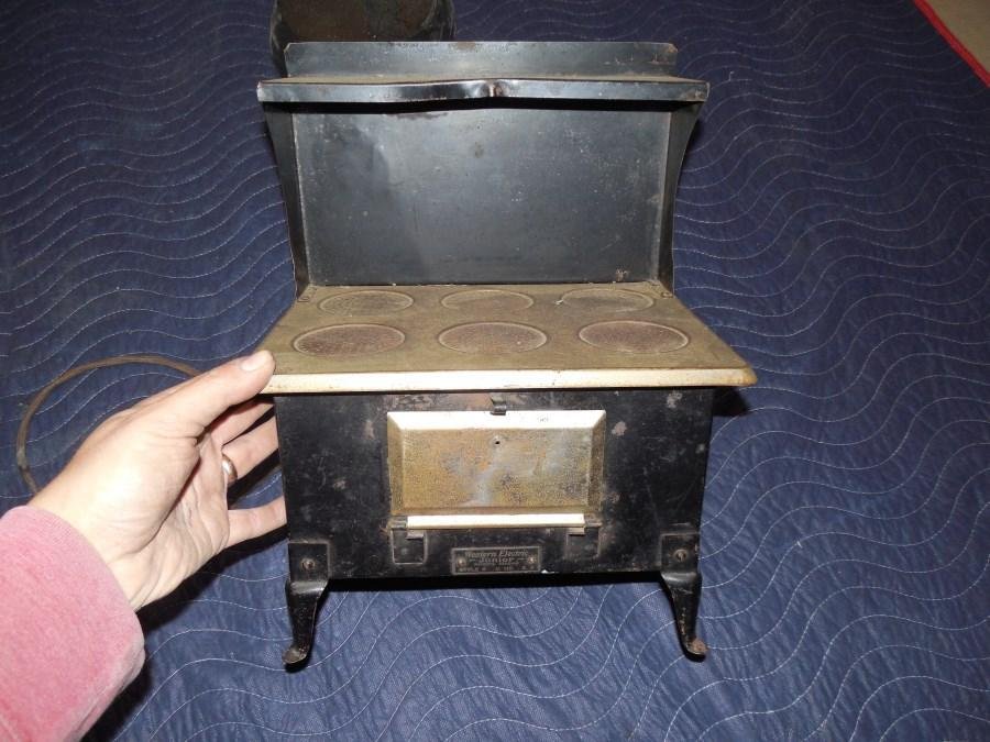 Western Electric Junior Electric Toy Stove: Western Electric Junior Electric Toy Stove