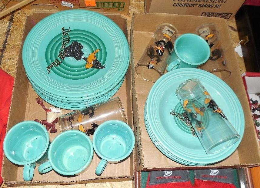 Large Lot Looney Tunes Fiesta Ware: Large Lot Looney Tunes Fiesta Ware