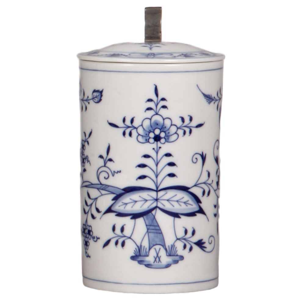 Porcelain stein, marked with crossed swords, Meissen: Porcelain stein, 1.0L, hand-painted, marked with crossed swords, Meissen, c.1900, cobalt blue onion pattern, matching porcelain lid, mint.