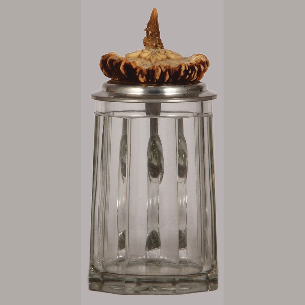 Glass stein, .5L, pewter lid with carved horn : Glass stein, .5L, blown, faceted, pewter lid with carved horn: initials MI, thumblift: horn, mint.