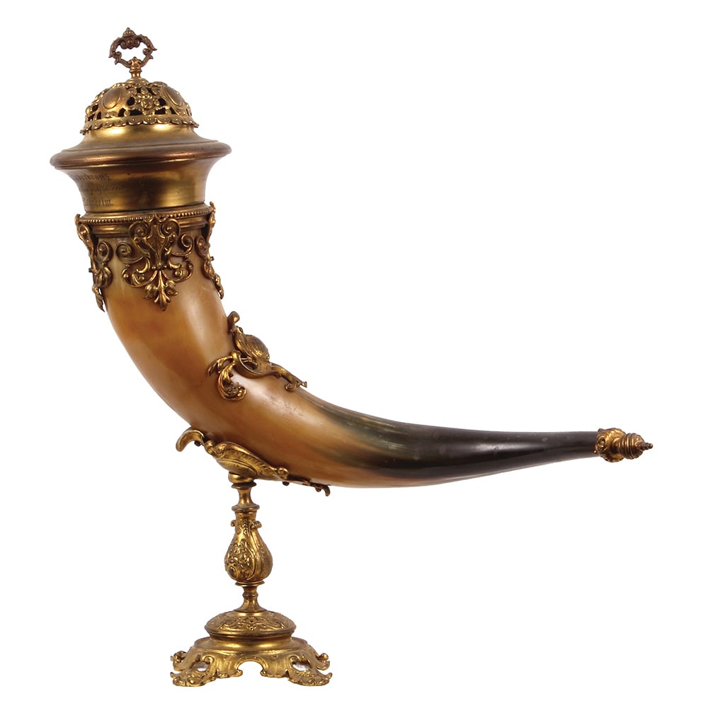 Drinking horn, 19.5" ht., Dem Heidelberger Liederkranz: Drinking horn, 19.5" ht., brass mounts, engraved: Dem Heidelberger Liederkranz, zu seimem 50 jährigen Jubiläum gestiftet vom Liederkranz Manuheim, some wear, good condition.