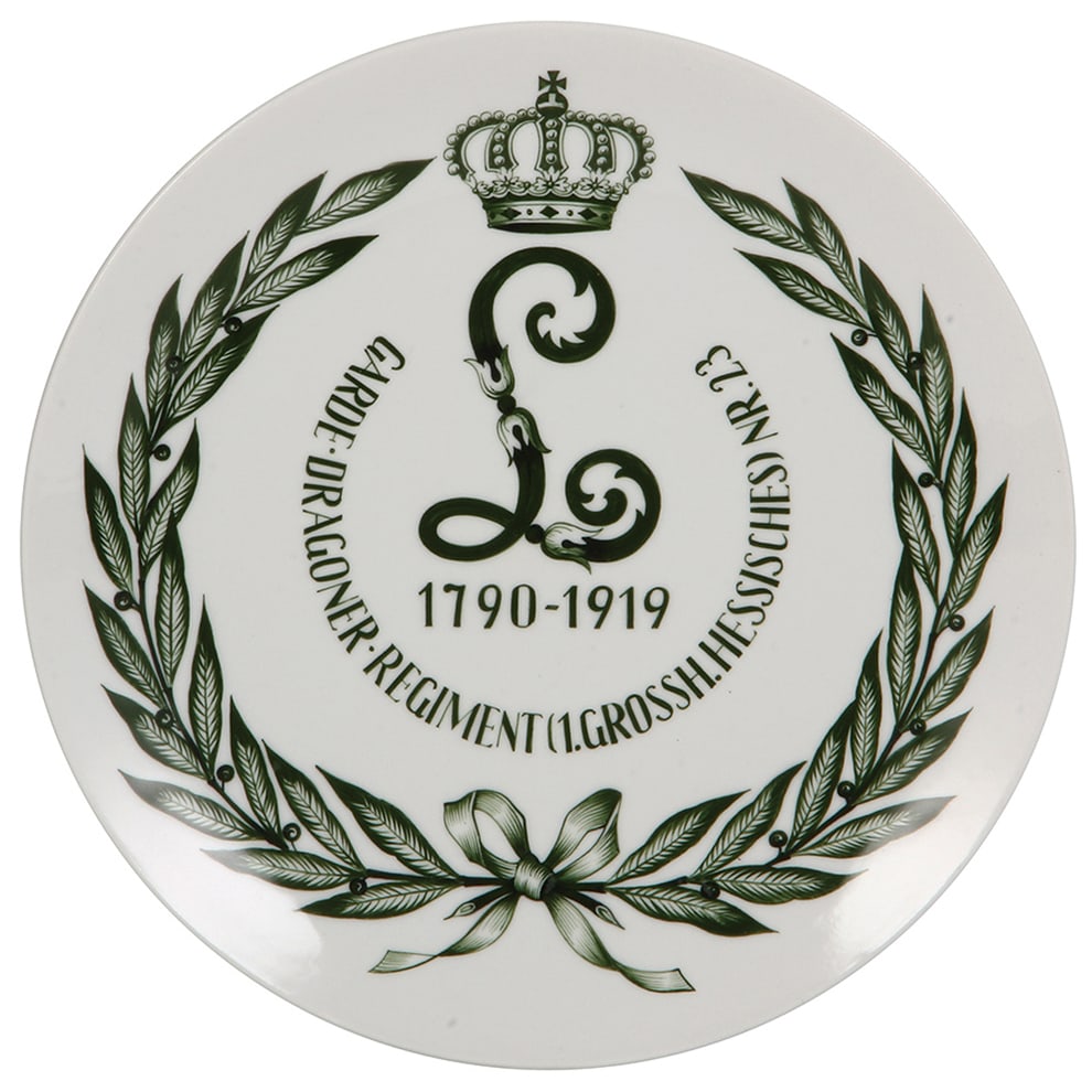 Meissen plaque, 10.0" d., Garde Dragoner Regiment Nr. 23.: Meissen plaque, 10.0" d., porcelain, marked with crossed swords, Garde Dragoner Regiment Nr. 23, (1. Grossh. Hessisches), 1790 - 1919, mint.