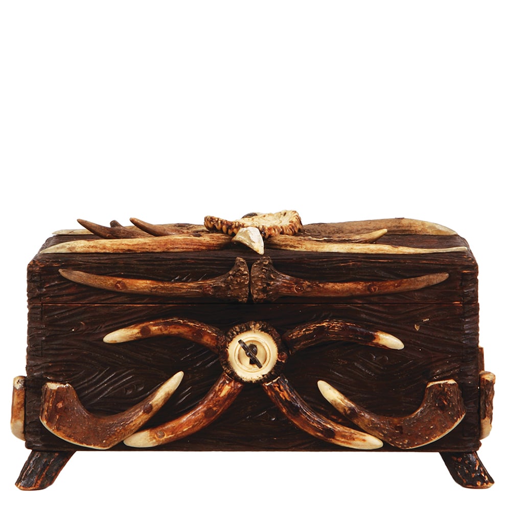 Black Forest wooden box with antlers, 6.0" ht. x 11.0" w. x 6.5" d.: Black Forest wooden box with antlers, 6.0" ht. x 11.0" w. x 6.5" d., made in Germany, early 1900s, key with lock mechanism working, hinged lid, carved antler rosette with stag, very good condition.