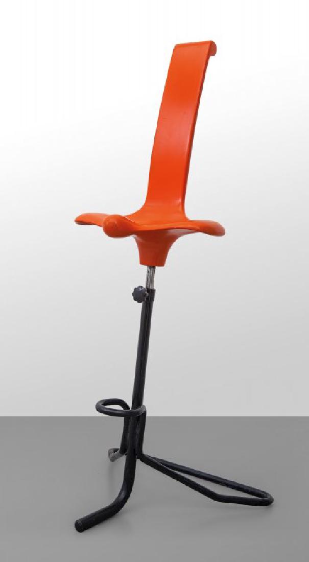 CLAUDIO SALOCCHI Uno sgabello "Appoggio" per (1 of 1)