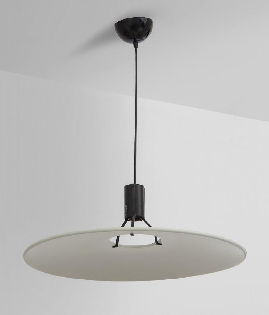 GINO SARFATTI Una lampada a sospensione: GINO SARFATTI Una lampada a sospensione "2133" per ARTELUCE, 1972. Acciaio verniciato, alluminio laccato, etichetta della manifattura. Diametro cm 63. A "2133" hanging lamp manufactured by ARTELUCE, 1