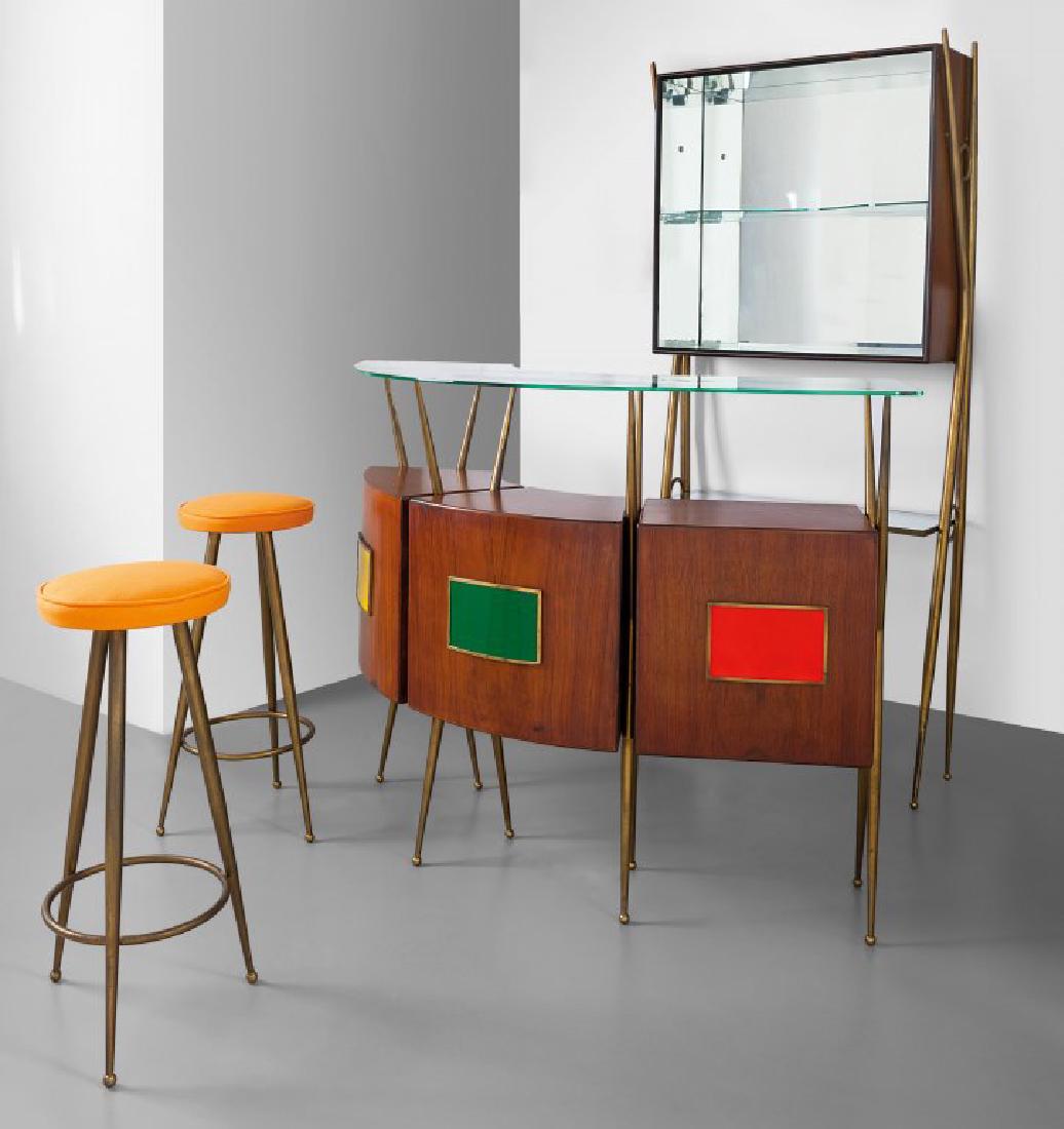 UN MOBILE-BAR, anni '60.  Ottone, legno (1 of 2)